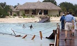 Kalėdas Azijos rojuje pavogė stichija