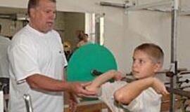 Legendinis sunkiaatletis ir šiandien pakilnoja štangą