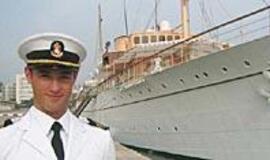 Plaukiant karalienės jachta pravertė močiutės pagalba