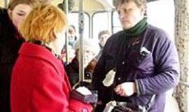 Autobusai laukia vairuotojų moterų