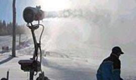 Kol lietuviai kaltina klimatines sąlygas, latviai sniego pasigamina patys