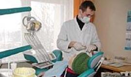 Protezuojantiems dantis - trumpėjančių eilių metas?