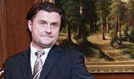 A. Bosas varomas iš savo kabineto