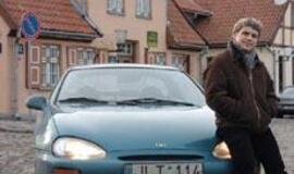 "Nemėgstu, kai važiuoja mano automobiliu ir groja mano gitara"
