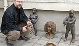 Atkurta "Motina" į parką kol kas negrįš