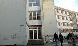 Du šeimininkai, o pastatas - aptriušęs