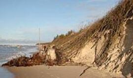 Baiminantis potvynio raginama nutraukti eksperimentus