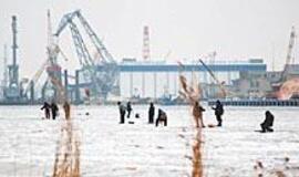 Žvejams Malkų įlankoje grasinama tvora