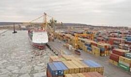 Daugėja konteinerių - didėja konteinervežiai