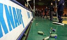 Amžinų priešininkų dvikova baigėsi skardinių kruša