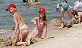 Vaikai ragins uždrausti rūkyti paplūdimiuose