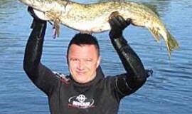 Ilga minutė po vandeniu - surasti ir nušauti žuviai