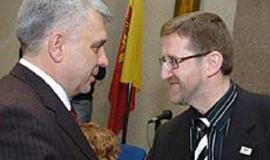 Opozicija kirto ir merui