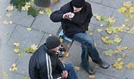 Moksleiviai "grūdinasi" gerdami ir rūkydami