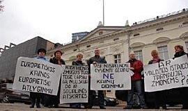 Profsąjungos - prieš muštynes prie konteinerių