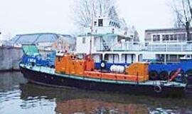 Tiltas trukdė praplaukti laivui