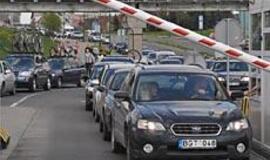 Perkėlos apgultis smogė ir miestui