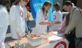 Moksleiviai cigaretes keitė į saldainius