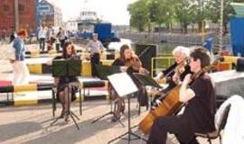 "Muzikuojantis keltas" užbūrė publiką