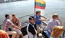 Vėl plukdys po uostą