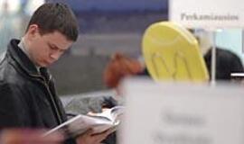 Iš nevilties lietuviai pradėjo pirkti knygas