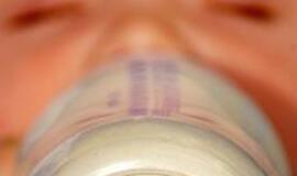 Užkrėstu pienu apsinuodijusių kinų kūdikių skaičius išaugo penkiagubai