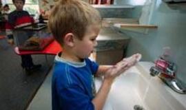 Milijonai vaikų visame pasaulyje minės pirmąją JT Pasaulinę rankų plovimo dieną