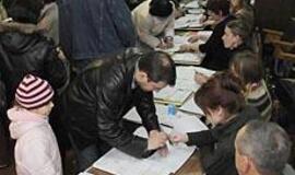 Rinkimų organizatoriai neria į krūmus