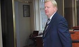 Apskrities viršininkas baigia darbą