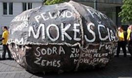 Nušvilpta valdžia žada eiti į žmones