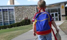 Mokykloje iš sūnaus šaiposi...