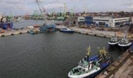 Mažieji laiveliai - lyg rakštis uoste