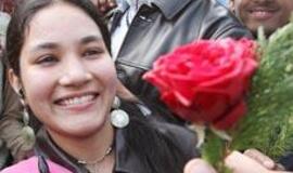 Tyrimas: bučiniai svarbiau nei raudonos rožės