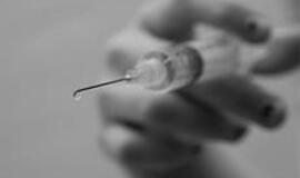 275 pacientus hepatitu C užkrėtusiam anesteziologui - 2 tūkst. metų laisvės atėmimo bausmė