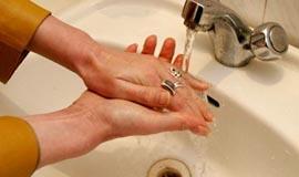 Daugėja spalinėmis užsikrėtusių suaugusiųjų