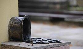 Toliau niokojamos miesto puošmenos