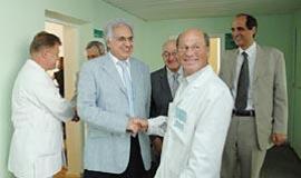 Kovoje su kurtumu - žymiausių ausų chirurgų pagalba