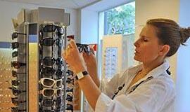 Pirmi pasitaikę akiniai nuo saulės netinka