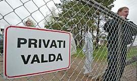 Parkuose įsikūrusiems ponams atrišamos rankos