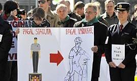 Jie - pigūs, mes - nesaugūs