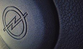 "Opel" galvosūkis padvelkė šaltuoju karu