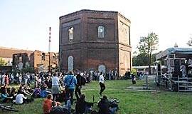 Dujų fabriką reanimavo garsais ir šviesa