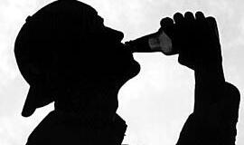 Visuomenė nenori patikėti prisikėlusiais alkoholikais