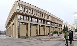 Parlamentarai taupyti neišmoko