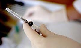 Medikai abejoja vakcinos nauda