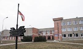 Kovoje dėl mokyklos kapituliavo direktorė