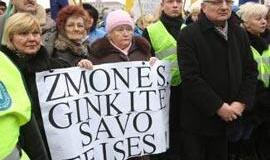 Tik mirtis mus išlaisvins...