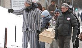 Mamos duos valstybę į teismą