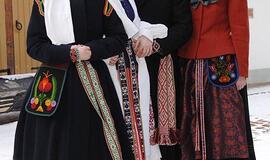 Nepriklausomybės 20-metis su tautiniu kostiumu