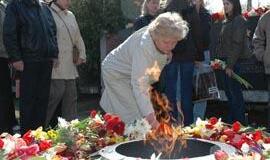 "Taikos maršui" - raudona šviesa